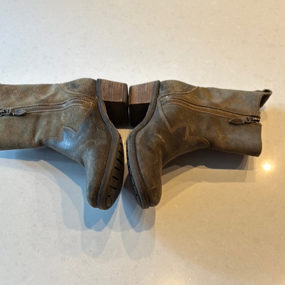 OluKai Brown Ankle Boots with Elastic Panels peeling of inner upper liner c,pic. - Picture 3 of 12